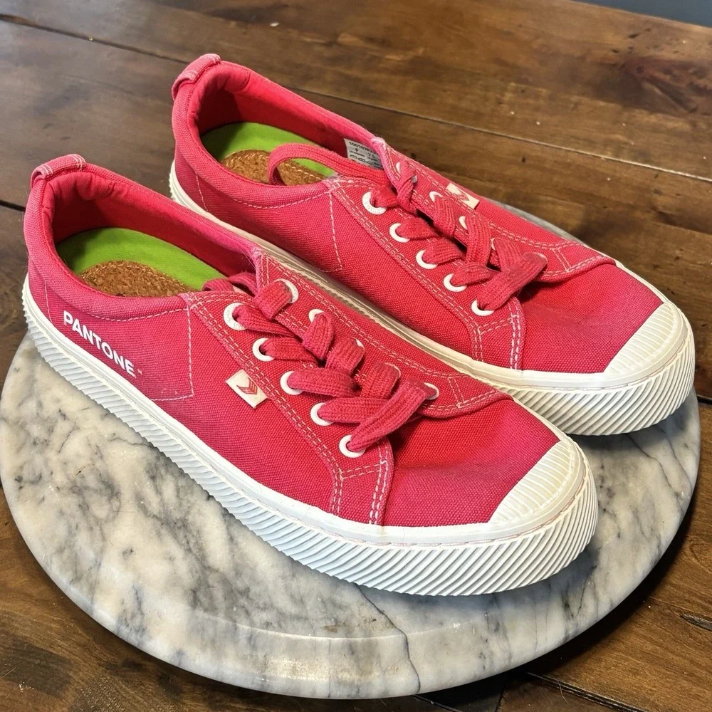 Cariuma Pantone Red Sneakers Canvas Lace Up Shoes Women Sz 9 EU 40 Men 7.5